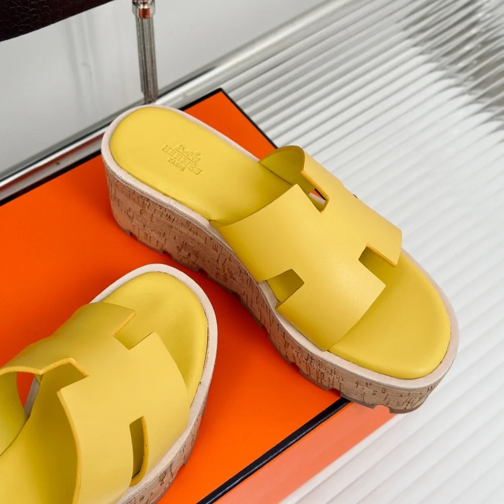 Hermes Yellow Platform Slides - Picture 5 of 9